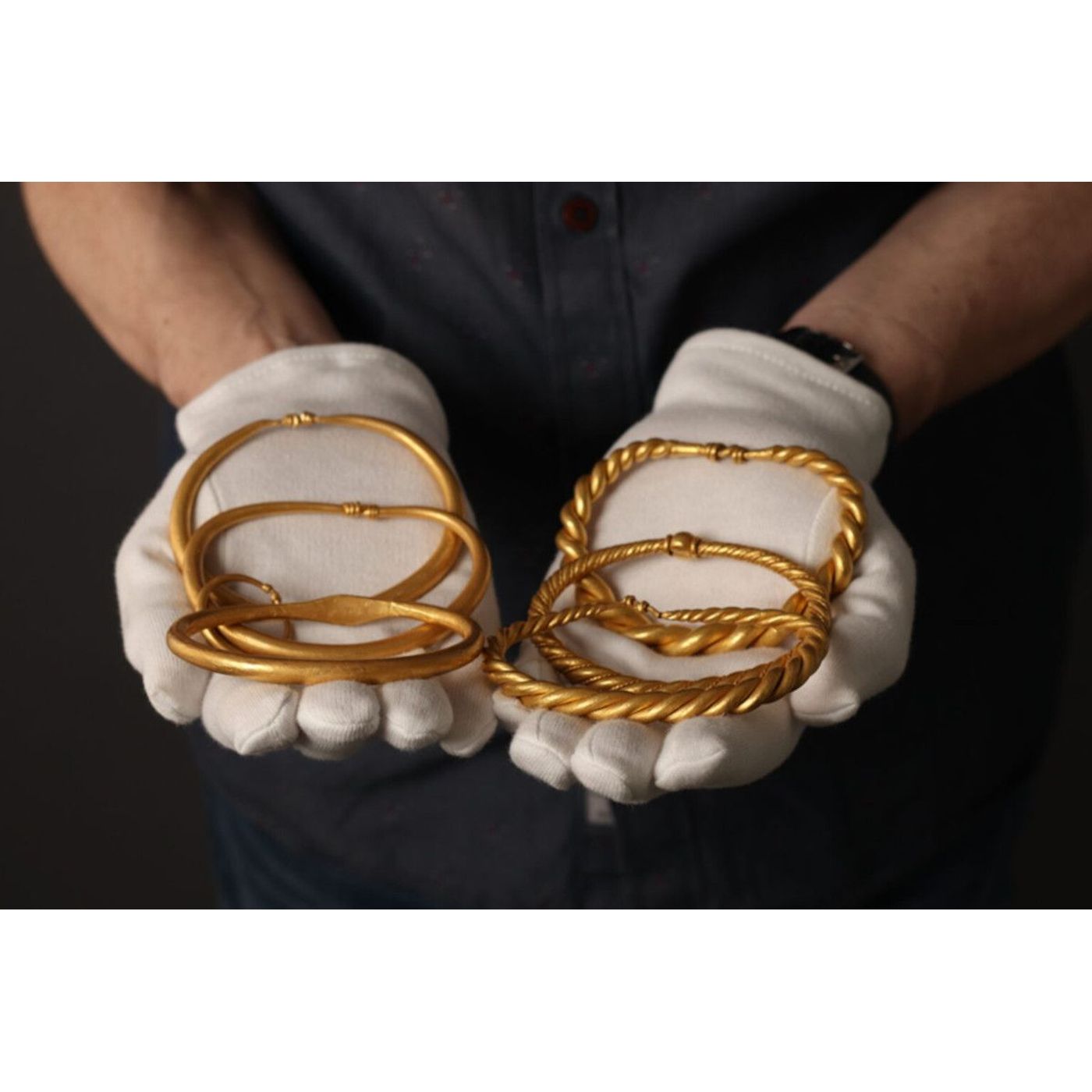 Major Gold Hoard of Viking Elite Unearthed in Denmark | Ancient Origins episode artwork