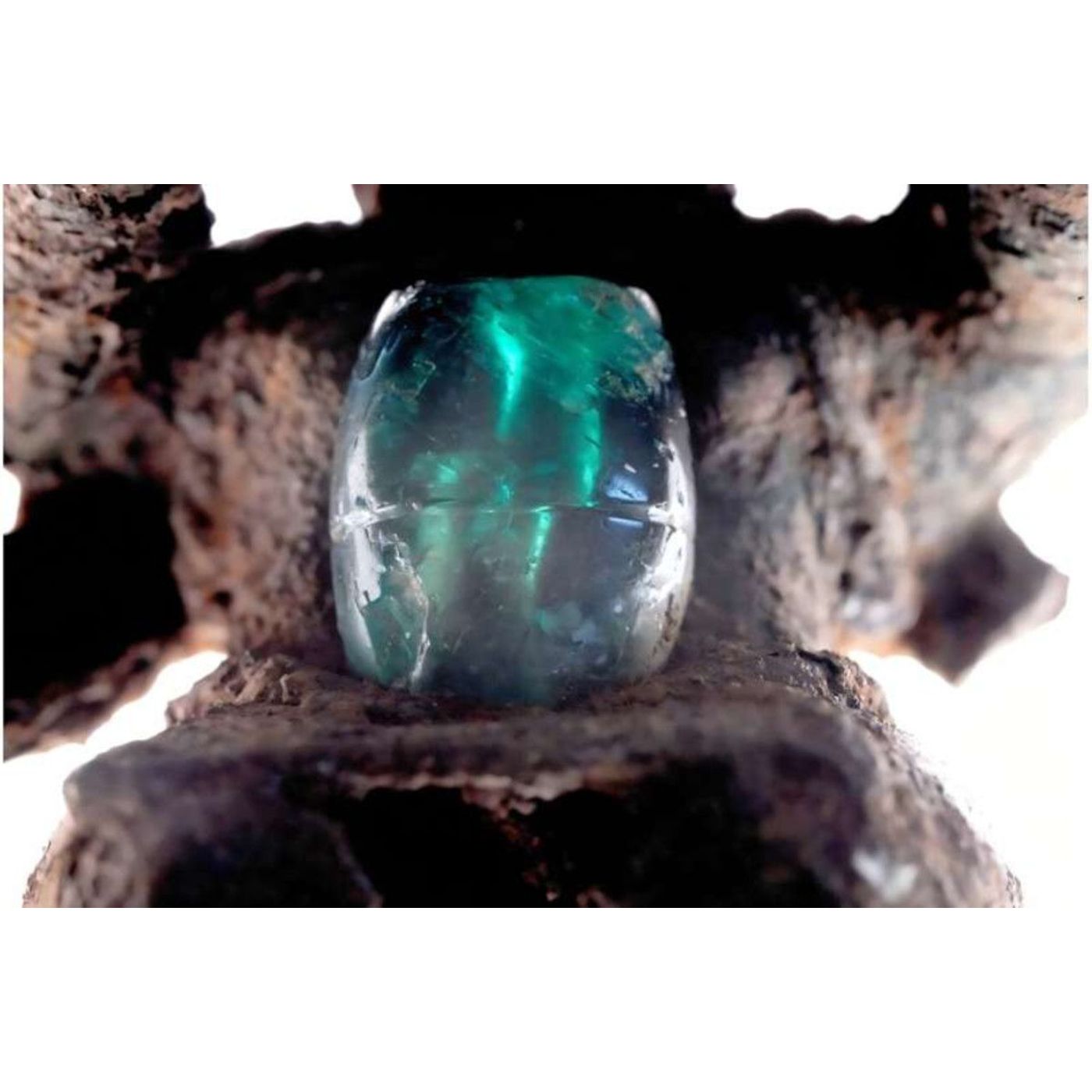 Colombian Emeralds Found in Panama Tombs Reveal Pre-Columbian Trade | Ancient Origins episode artwork