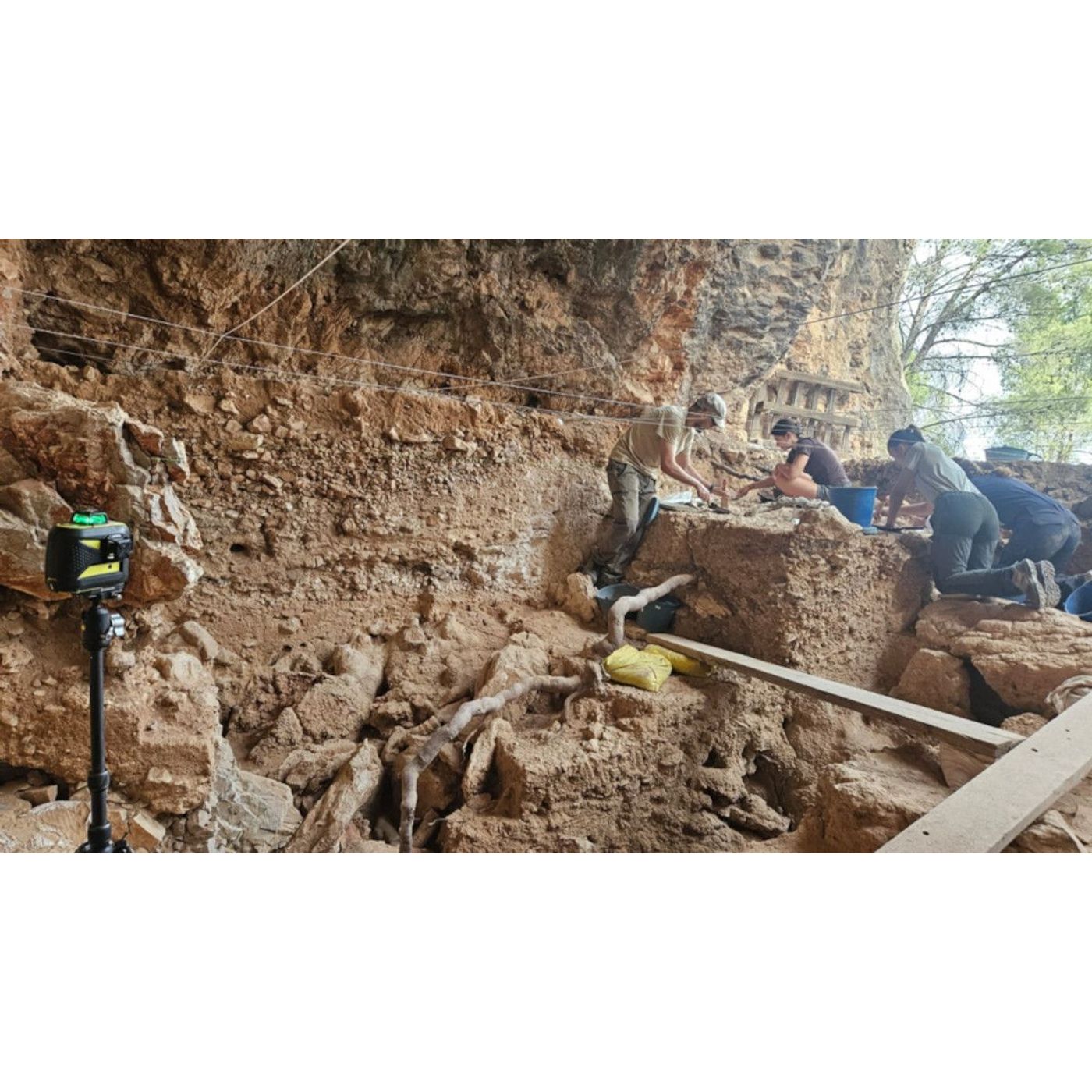 Tools Offer Fresh Insights into Neanderthal Life 40,000 Years Ago | Ancient Origins episode artwork