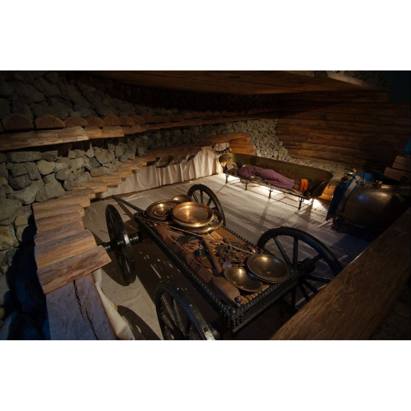A Wagon, Gold Rings, and a Jug From 400 Miles Away: The Celtic Grave Rewriting Iron Age History episode artwork