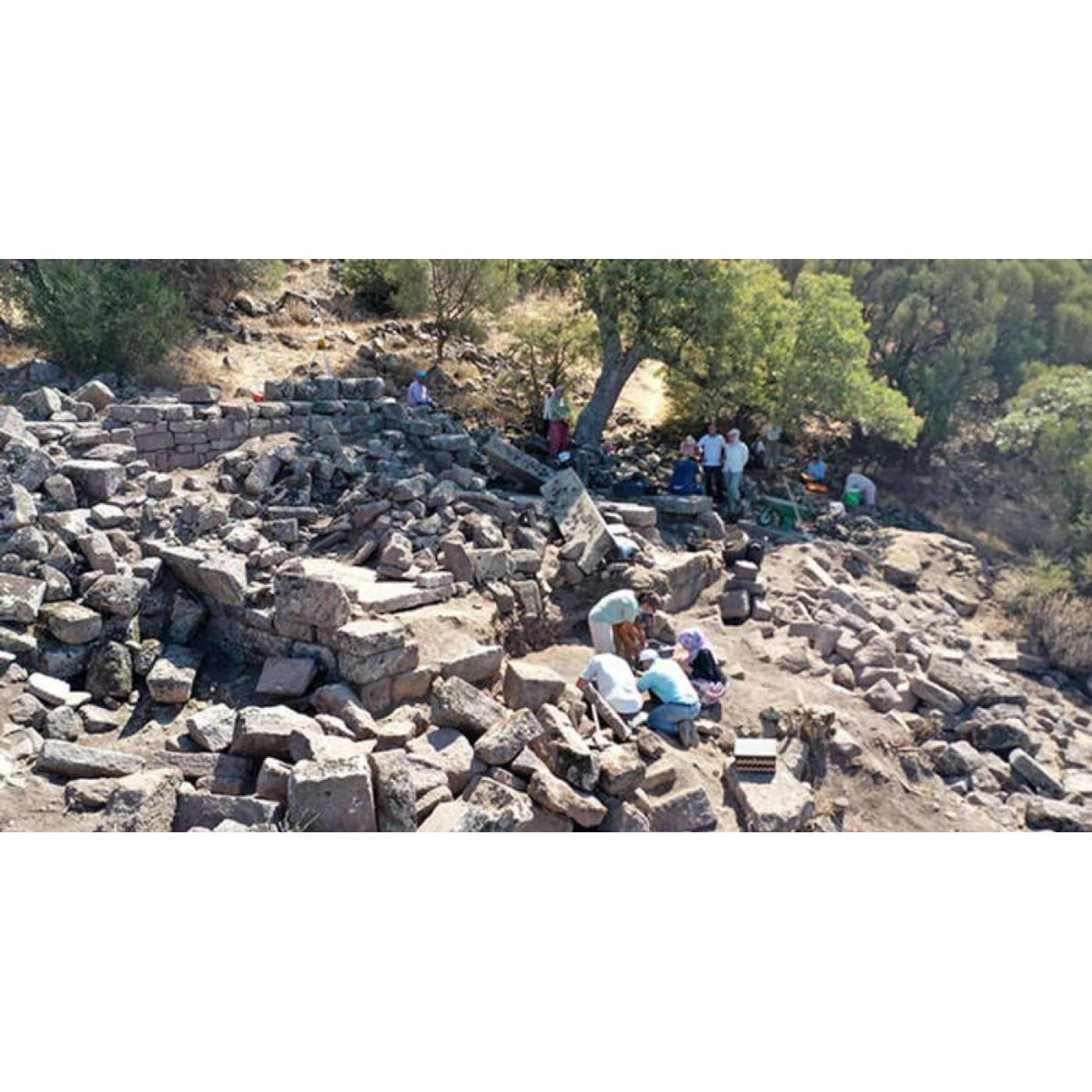 Sacred Waters: Nearly 1,000 Miniature Vessels Found in Demeter Temple | Ancient Origins