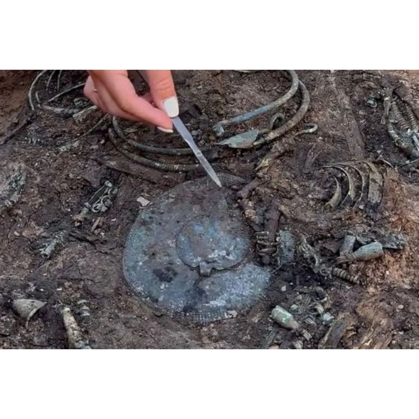 A Tiny Silver Door to the Afterlife? Muroma Teenager's Grave Explored | Ancient Origins episode artwork