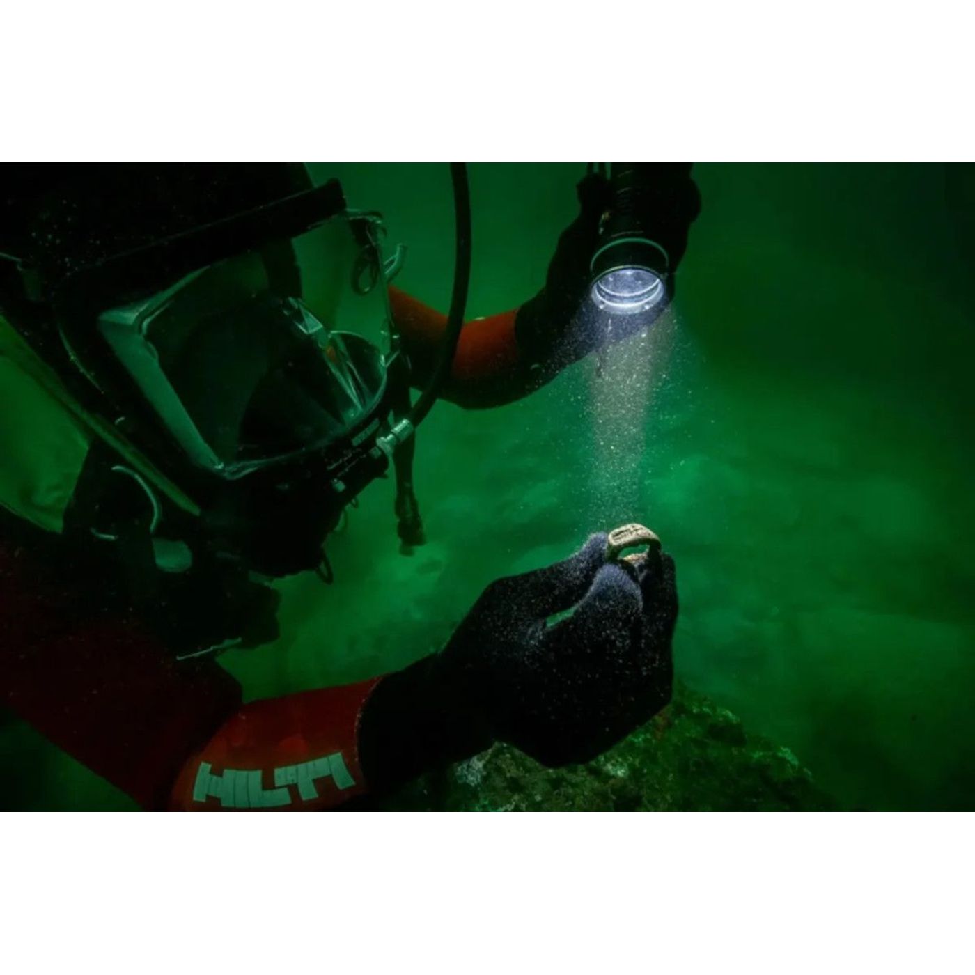 Bronze Seal Ring With Lighthouse of Alexandria Found on Royal Island | Ancient Origins