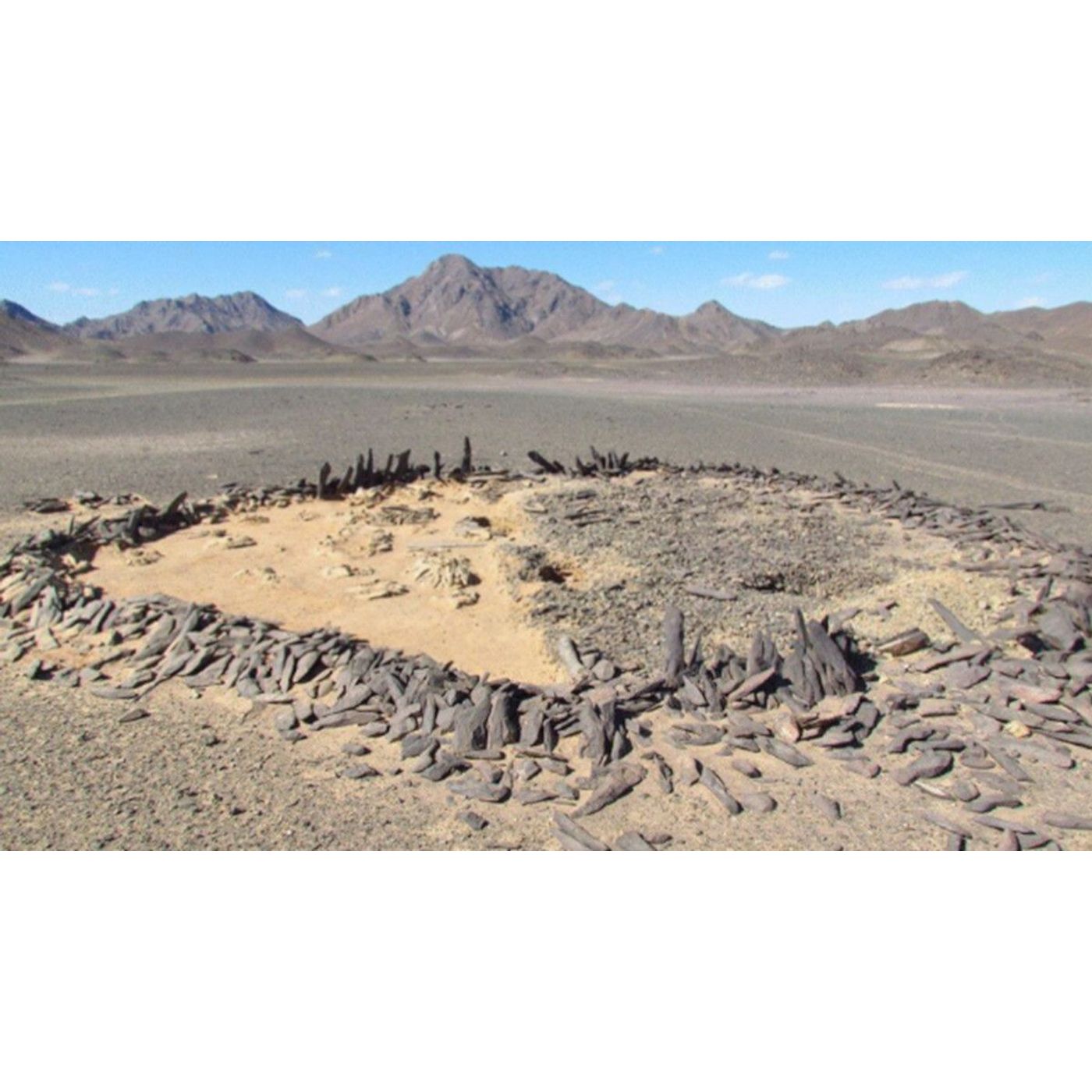 Hundreds of 4,000-year-old Mass Graves Found Hidden in the Sahara Desert | Ancient Origins episode artwork
