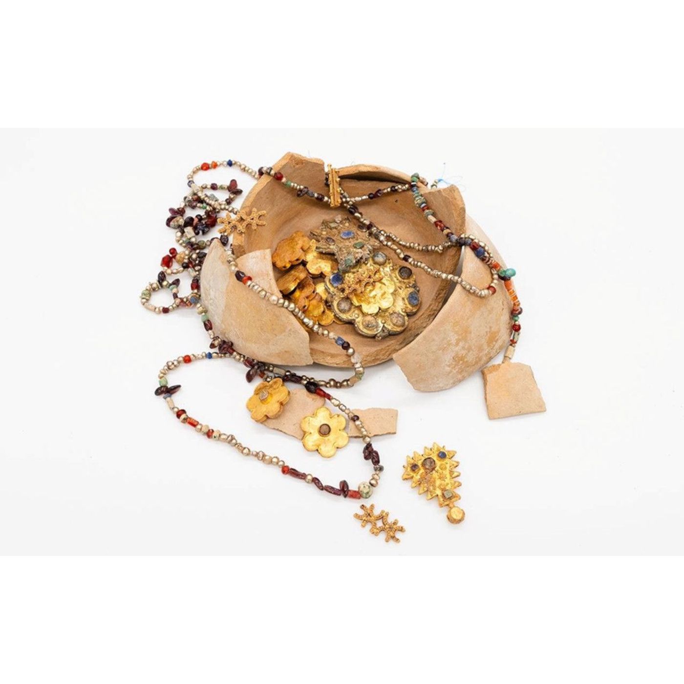 100 Abbasid-Era Gold Jewelry Pieces Unearthed at Ancient Dariyah | Ancient Origins episode artwork